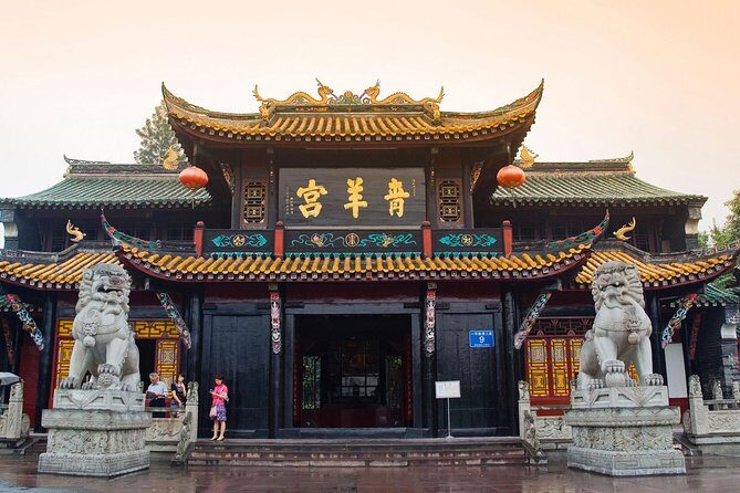 Chengdu City Sightseeing Private Day Tour - Stop 4: Jinli Pedestrian Street