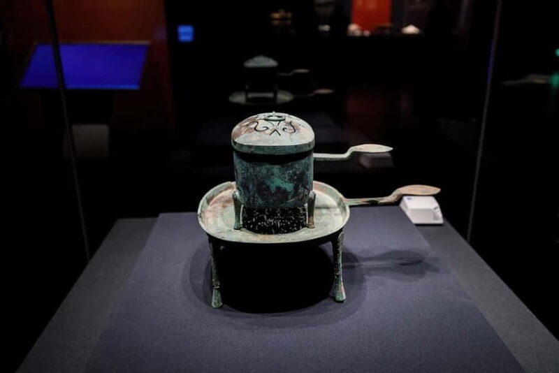 Chengdu: City Walking Tour with Food and Culture Stops - Modern Chengdu: Taikoo Li and Tangpa Street