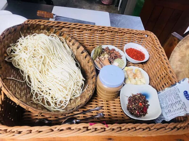Chengdu: Dan Dan Noodles Cooking Class & Market Tour - Key Points