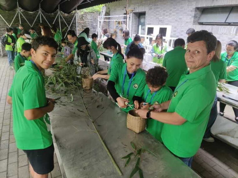 chengdu-dujiangyan-panda-volunteer-program-with-lunch
