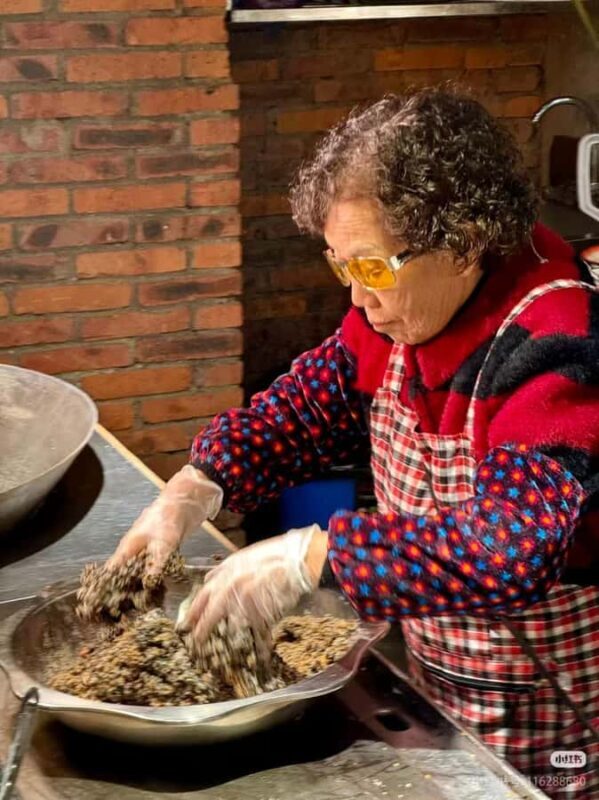 Chengdu Food & Blessings Tour: Market Bites & Temple Fortune - Key Points