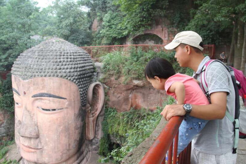 chengdu-giant-panda-and-leshan-buddha-sall-group-day-tour