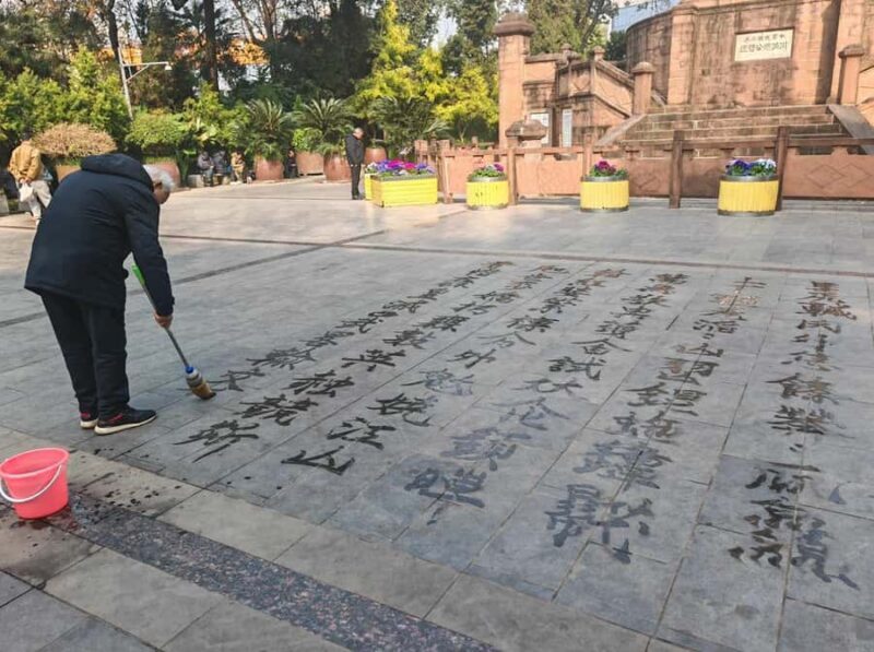 Chengdu: Kuanzhai Alley, Peoples Park, Tea, Opera & Hot Pot - The Grand Finale: Sichuan Hot Pot and Opera