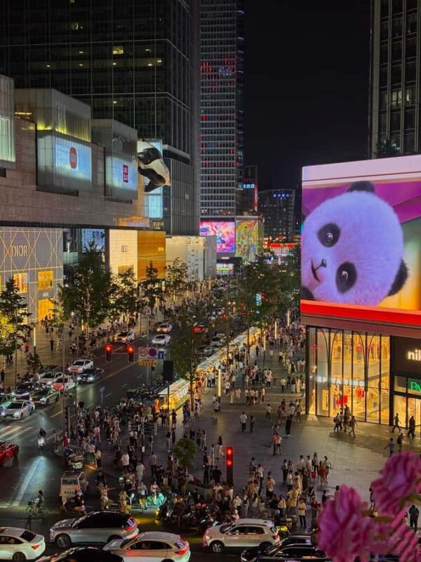 Chengdu Landmarks Photo Walk: Iconic City Walk in One Day - Key Points