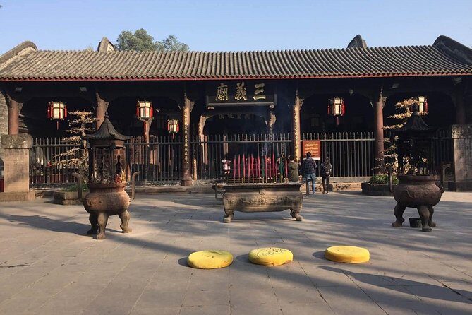 Chengdu Panda Base and Wuhou Temple,Jinli Ancient Town Day Tour - Frequently Asked Questions