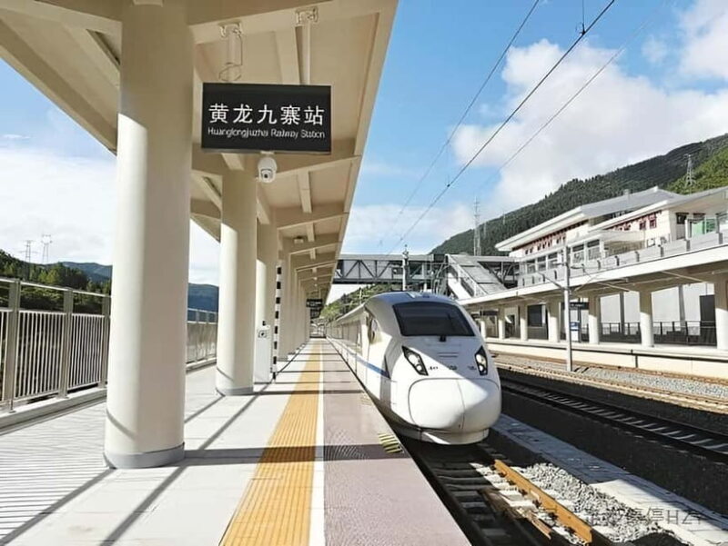 Chengdu: private 2-Day Huanglong Jiuzhaigou tour by train - What’s Included & What to Consider