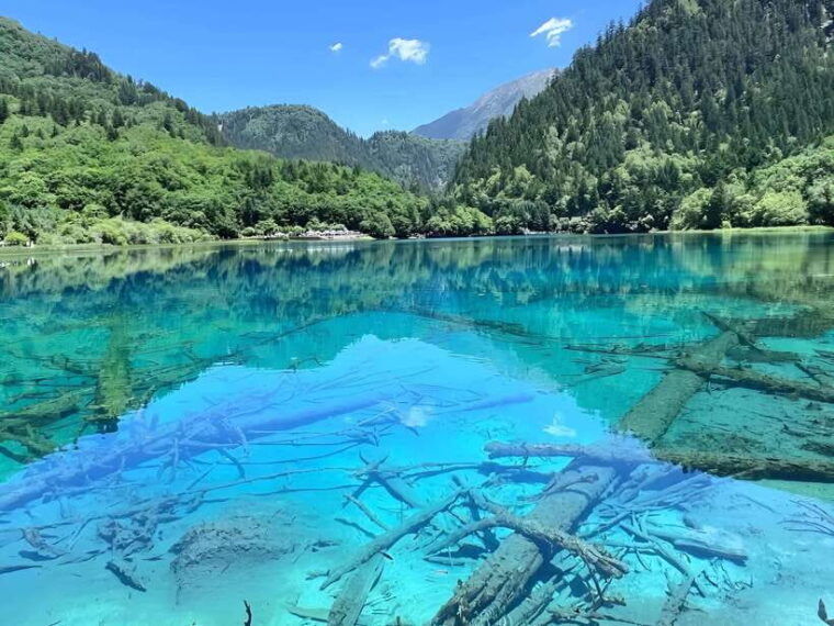 chengdu-private-2-day-huanglong-jiuzhaigou-tour-by-train