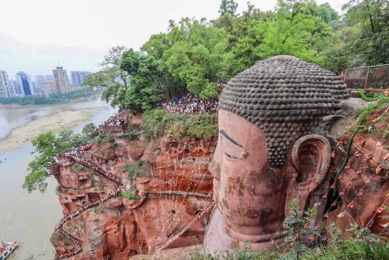 chengdu-private-day-tour-to-the-leshan-giant-buddha