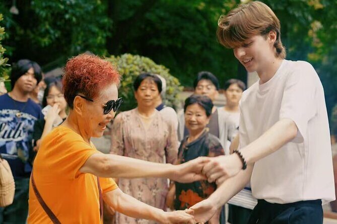 Chengdu Private Half-Day tour with City Highlights & Hidden Eats - Practical Considerations