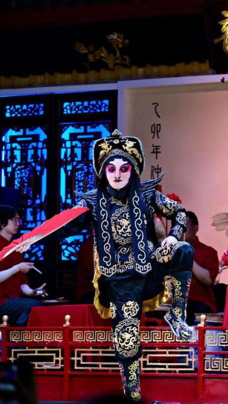 chengdu-sichuan-opera-face-changing-and-acrobatics-show