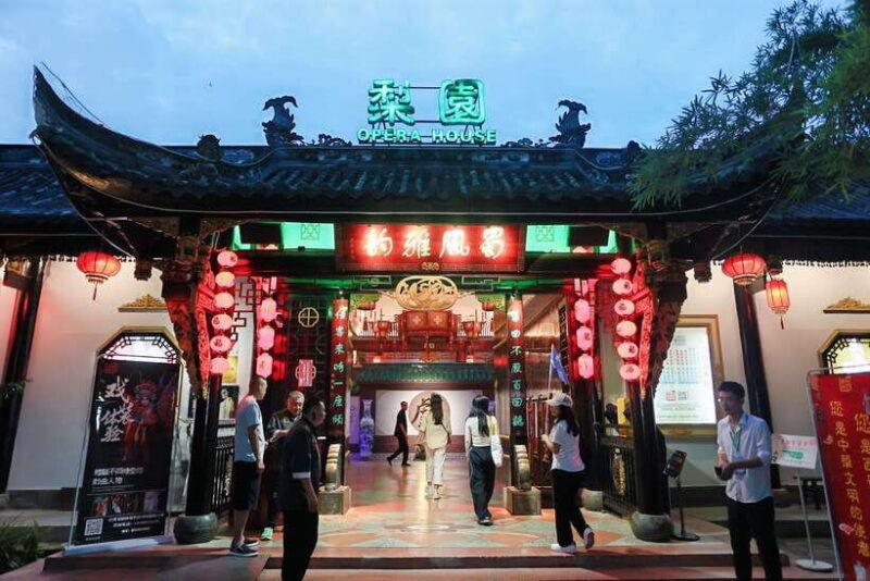 chengdu-sichuan-opera-face-changing-and-acrobatics-show