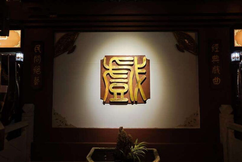 chengdu-sichuan-opera-face-changing-and-acrobatics-show
