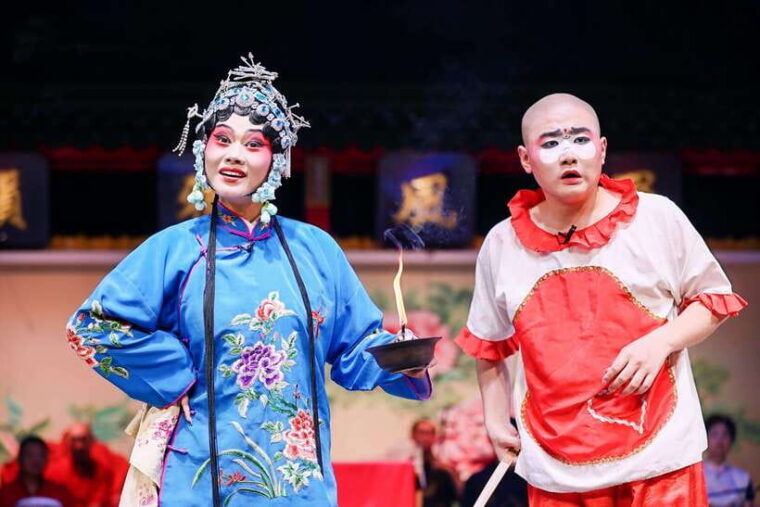 chengdu-sichuan-opera-face-changing-and-acrobatics-show