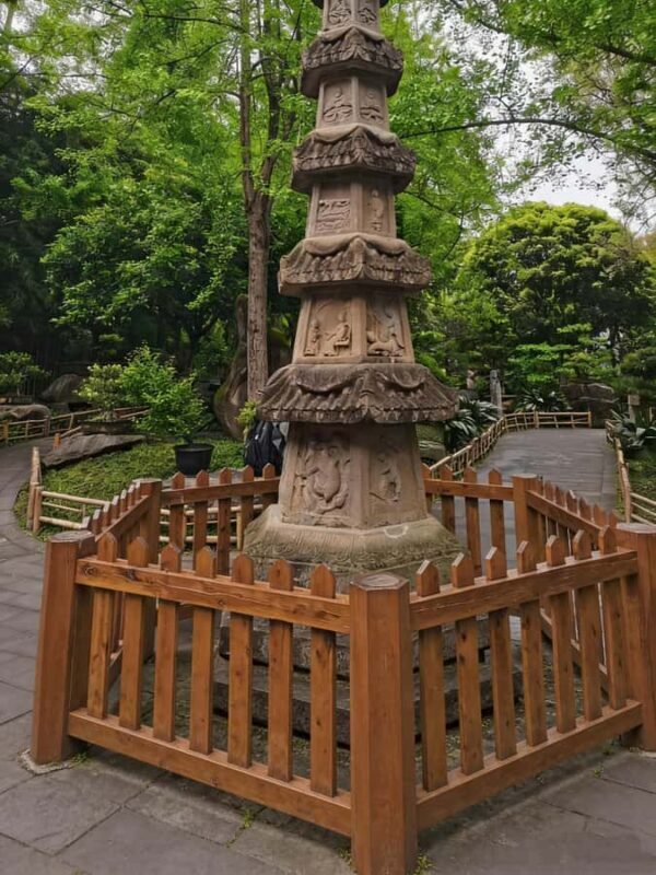 Chengdu: Wuhou Shrine & Jinli Street Guided Tour - Key Points