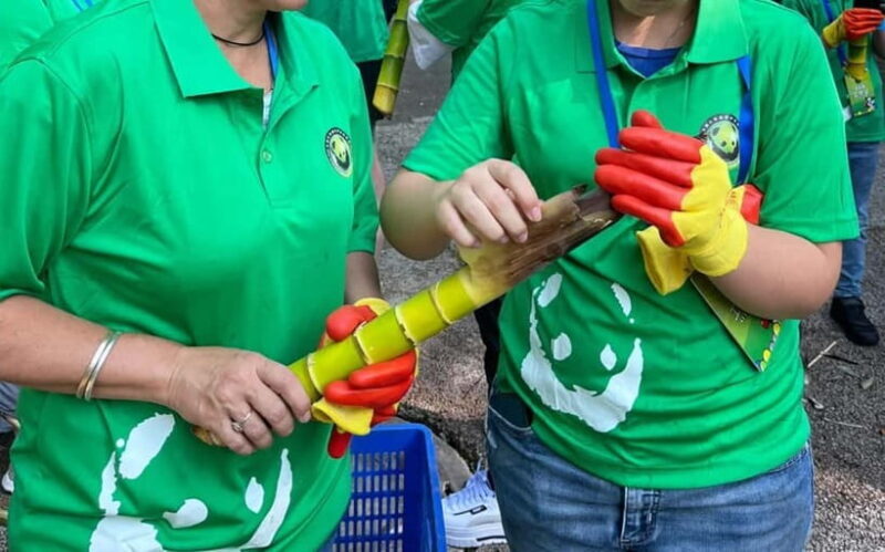Chengdu:Panda Keepervolunteer for a Day with Pickup - An In-Depth Look at the Panda Keeper Experience