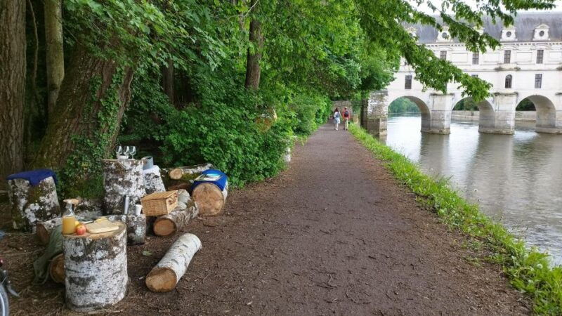 chenonceau-guided-ebike-ride-and-wine-cheese-picnic-lunch