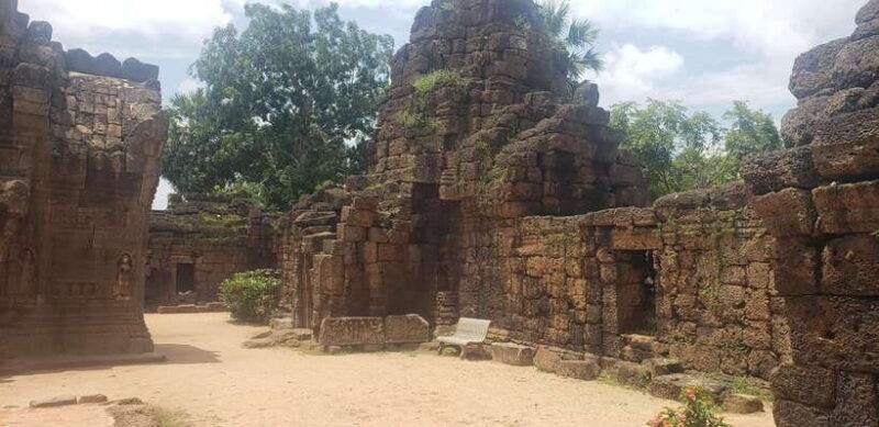 chi-so-mountain-_-ta-moa-zoo_-bati-temple-tour