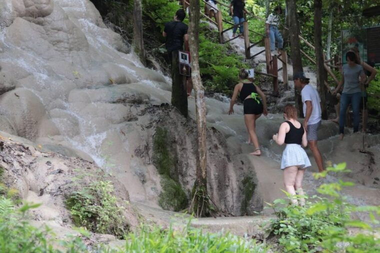 chiang-dao-cave-sticky-waterfall-baan-den-temple-private