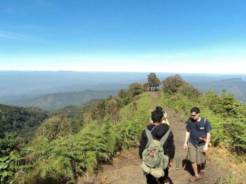 chiang-mai-2-days-trek-at-two-seasons-cliff
