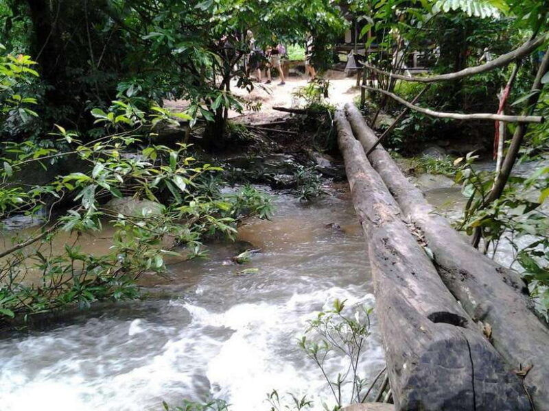 chiang-mai-2-days-trek-at-two-seasons-cliff