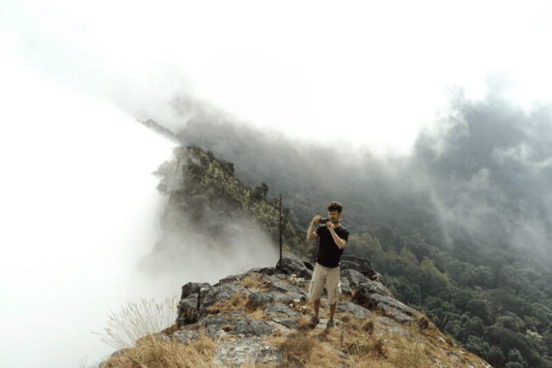 chiang-mai-2-days-trek-at-two-seasons-cliff