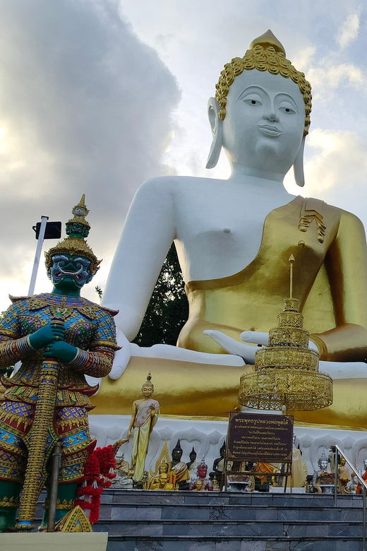 chiang-mai-bamboo-rafting-and-wat-phra-that-doi-kham