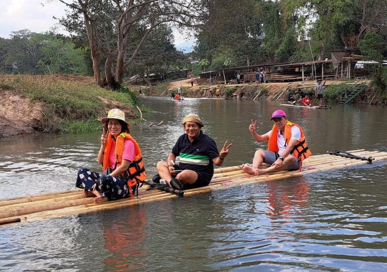 chiang-mai-bamboo-rafting-and-wat-phra-that-doi-kham