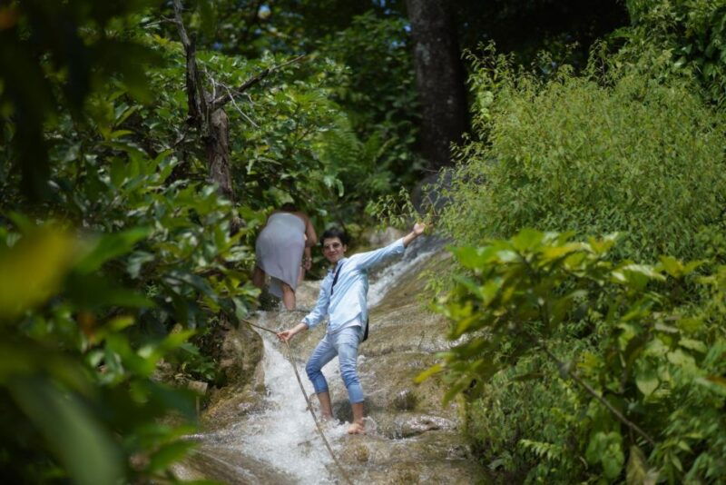 chiang-mai-bua-thong-sticky-waterfall-and-huge-cave-tour
