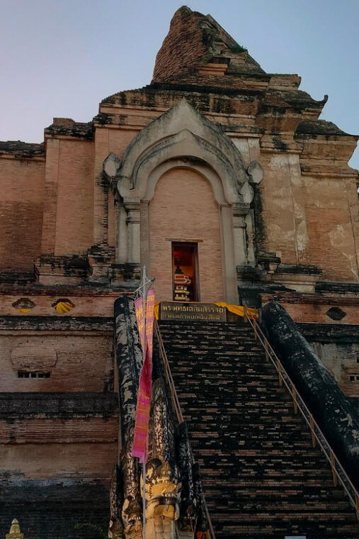 chiang-mai-chiang-mai-old-city-twilight-walking-tour