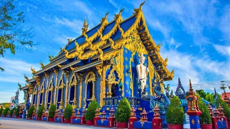 Chiang Mai: Chiang Rai Temples, Golden Triangle & Boat Tour - Detailed Experience Breakdown