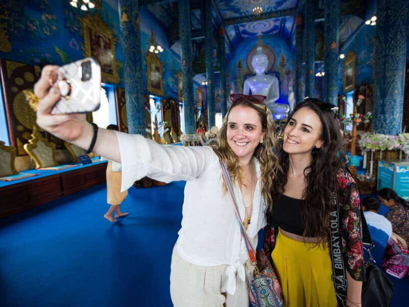 chiang-mai-chiang-rai-white-temple-and-blue-temple-day-tour