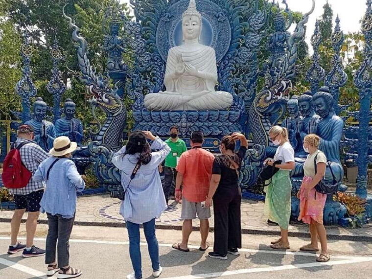 chiang-mai-chiang-rai-white-temple-and-blue-temple-day-tour