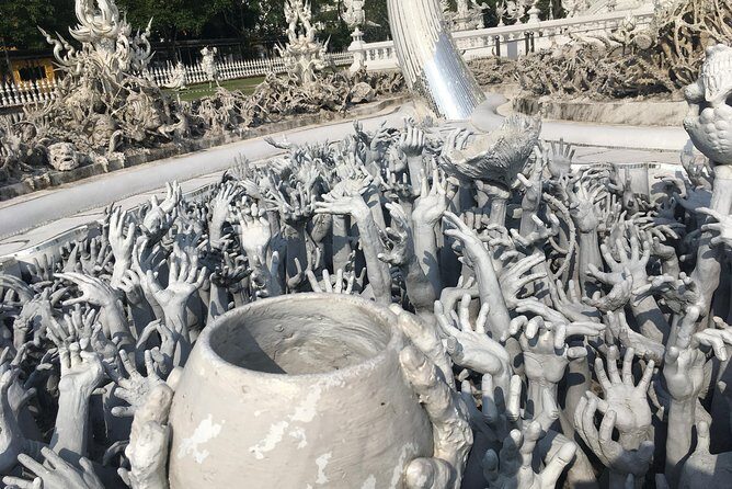 CHIANG MAI-CHIANG RAI: White+Blue Temple+Baan Dam+Golden Triangle - Relaxing at Mae Khachan Hot Springs