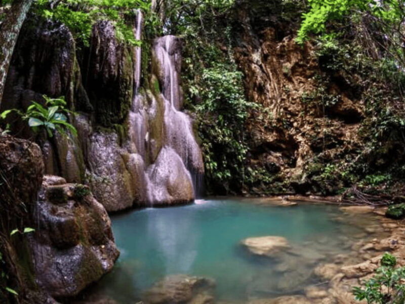 chiang-mai-culture-of-temples-and-sticky-waterfall