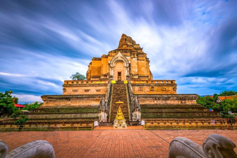 chiang-mai-doi-suthep-wat-pha-lat-wat-umong-spanish-tour