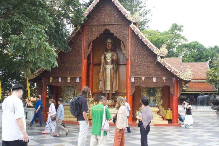 chiang-mai-elephant-sanctuary-monk-trail-doi-suthep-tour