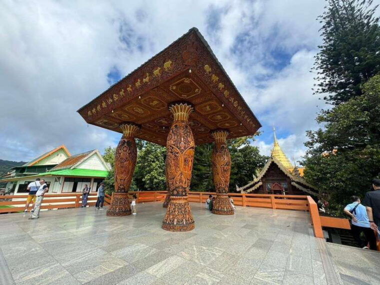 chiang-mai-elephant-sanctuary-monk-trail-doi-suthep-tour