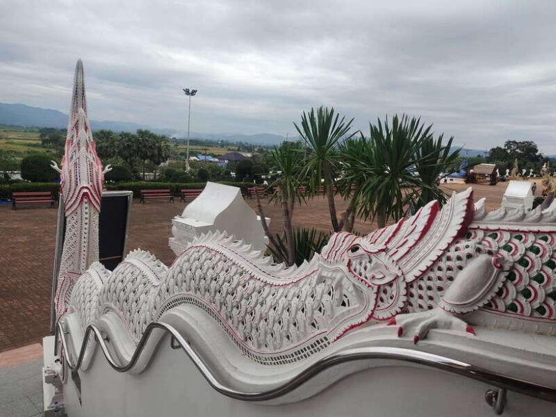 chiang-mai-elephants-sticky-waterfalls-market-and-temple