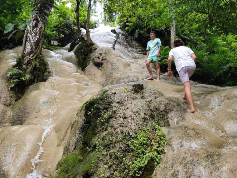 chiang-mai-elephants-sticky-waterfalls-market-and-temple