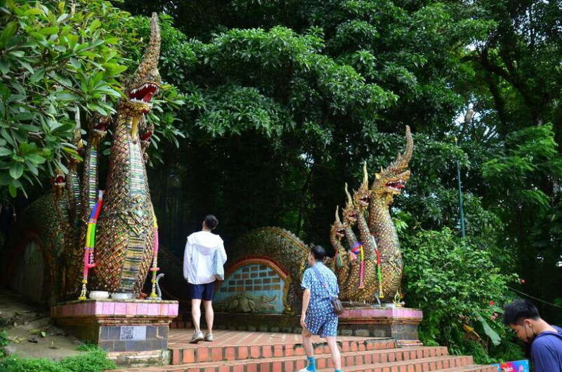 chiang-mai-hike-on-monks-trail-and-doi-suthep-private-tour