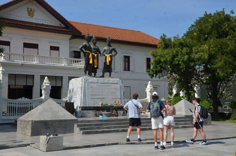 chiang-mai-historic-temples-and-city-guided-walking-tour