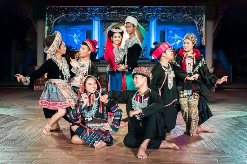 chiang-mai-khan-toke-traditional-meal-dancing-performance