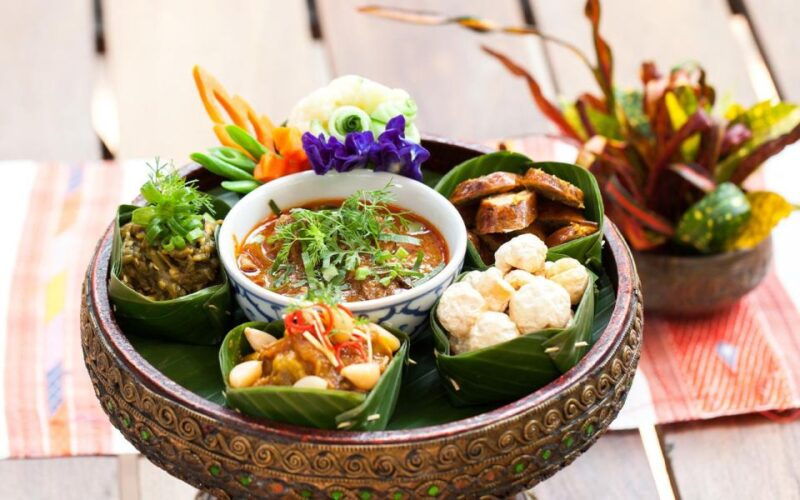 chiang-mai-khantoke-dinner-with-traditional-performance