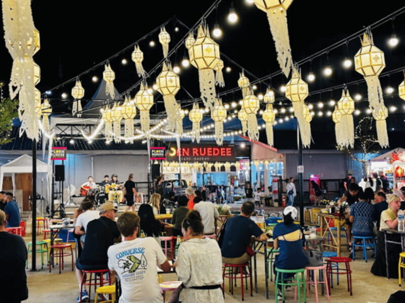 Chiang Mai: Ladyboy Cabaret Show with Dinner and Drinks - The Cabaret Show and Meet-and-Greet