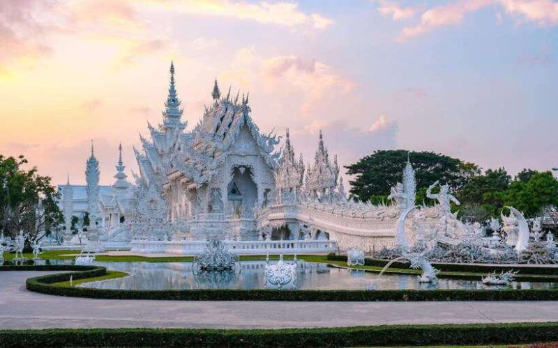 chiang-mai-lalita-cafe-white-blue-big-buddha-temples