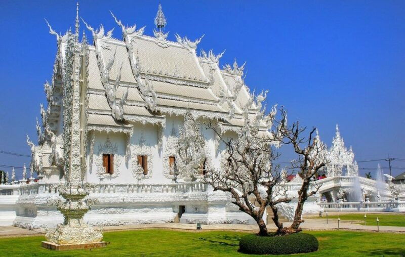 chiang-mai-long-neck-village-chiang-rais-iconic-temples