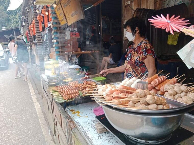 chiang-mai-mae-kampong-village-hot-springs-bor-sang-tour