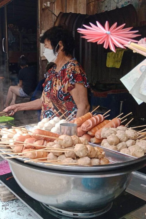 chiang-mai-mae-kampong-village-hot-springs-bor-sang-tour