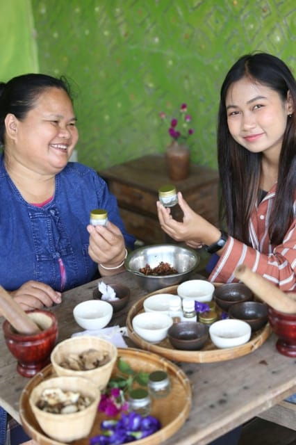 chiang-mai-making-herbal-ball-and-inhaler