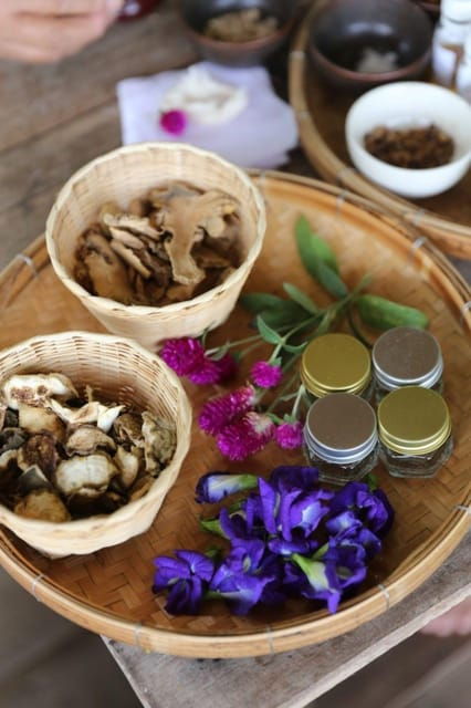 chiang-mai-making-herbal-ball-and-inhaler